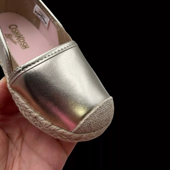 Oshkosh Toddler Girls Slip-on Casual Shoes Size 7 Gold Metallic Finish - Picture 5 of 16